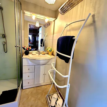 Le De Apartment *