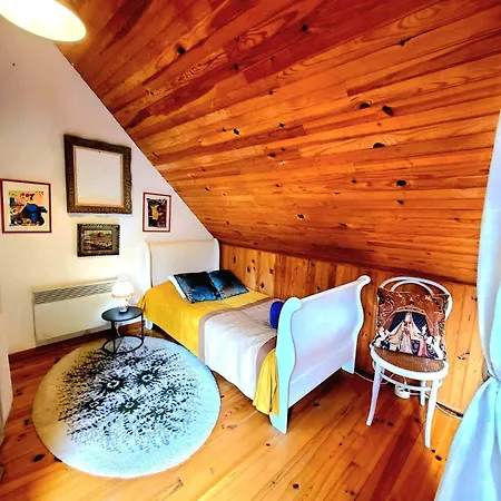 Le De Apartment